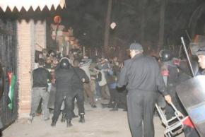 Egyptian riot police attack members of the Viva Palestina convoy
