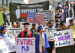 Los Angeles activists rally in support of the DREAM Act