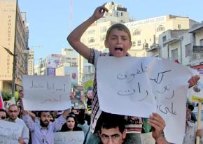 Palestinians march in Ramallah in solidarity with hunger striking prisoners